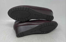 Load image into Gallery viewer, Clarks Womens Mallory Pearl Burgundy Round Toe Wedge Heel Slip-On Loafers Sz 7 W

