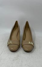 Load image into Gallery viewer, Michael Kors Womens Jilly Flex Nude Patent Leather Block Pump Heels Size 9 M
