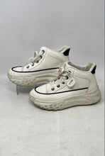 Load image into Gallery viewer, Ou Xing Womens White Black Leather Lace-Up Mid Top Sneakers Shoes Size EUR 37
