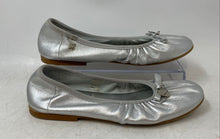 Load image into Gallery viewer, Monnalisa Womens Silver Leather Slip-On Round Toe Bow Ballet Flats Size 35
