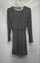 Load image into Gallery viewer, H&amp;M Womens Black White Floral Long Sleeve Keyhole Fit &amp; Flare Dress Size 4
