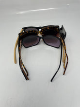Load image into Gallery viewer, Simply Vera, Steve Madden, Tahari Multicolored Sunglasses (4 Pcs)
