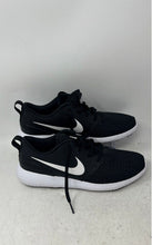 Load image into Gallery viewer, Nike Womens Roshe Black White Low Top Lace-Up Golf Shoes Size 6.5
