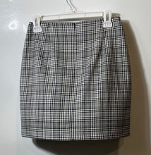 Load image into Gallery viewer, Zara Womens Black White Plaid Regular Fit Back Zipper Short Mini Skirt Size S
