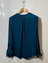 Load image into Gallery viewer, Authentic Simply Vera Vera Wang Womens Blue Long Sleeve Blouse Top Size Small
