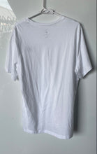 Load image into Gallery viewer, Nike Mens White Sportswear Club Short Sleeve Crew Neck Pullover T-Shirt Size XL
