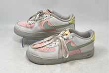 Load image into Gallery viewer, Nike Girls Air Force 1 Low Pink White Low Top Lace-Up Sneaker Shoes Size 5.5Y
