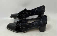 Load image into Gallery viewer, Roberto Capucci Womens Black Velvet Square Toe Slip-On Pump Heels Size 7C
