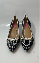 Load image into Gallery viewer, Isaac Mizrahi New York Womens Black And White Polka Dot High Pump Heels Size 10

