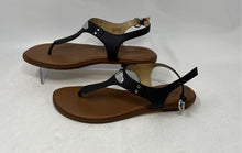 Load image into Gallery viewer, Michael Kors Womens MK Plate Logo Black Leather Buckle Thong Sandals Size 8.5M
