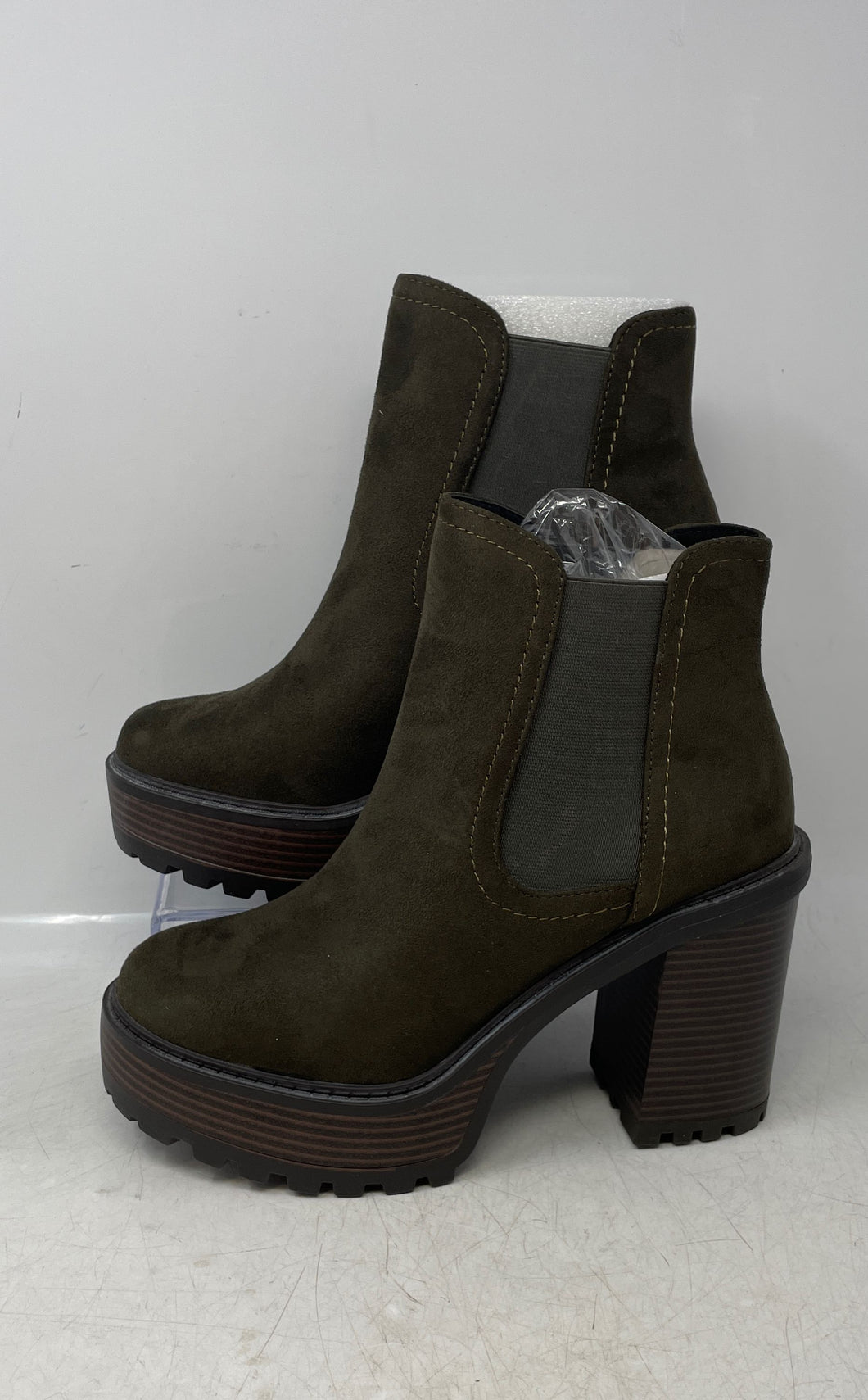 Soda Womens Green Round Toe Block Heel Slip-On Ankle Chelsea Boots Size 10