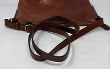 Load image into Gallery viewer, Firenze Womens Brown Leather Inner Pocket Adjustable Strap Crossbody Bag
