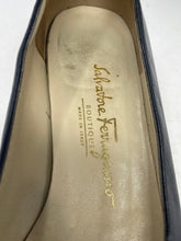 Load image into Gallery viewer, Authentic Salvatore Ferragamo Womens Lais Black Block Pump Heels Size 6B Damaged

