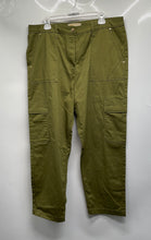 Load image into Gallery viewer, Michael Kors Womens Green Flat Front Pockets Straight Leg Cargo Pants Size 16
