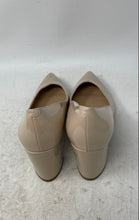 Load image into Gallery viewer, Marc Fisher Womens Caitlin Cream Patent Leather Pointed Toe Pump Heels Size 8M

