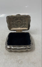Load image into Gallery viewer, Vintage Silver-Tone Swirl Engraved Hinged Lock Lined Square Shape Jewelry Box
