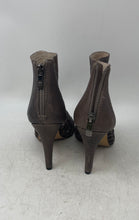 Load image into Gallery viewer, Vince Camuto Womens Krandi Brown Leather Stiletto Heel Ankle Bootie Size 7M
