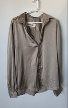 Load image into Gallery viewer, ASOS Womens Gray Long Sleeve Collared Casual Button-Up Shirt Size Medium
