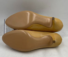 Load image into Gallery viewer, Authentic Salvatore Ferragamo Womens Beige Stiletto Pump Heels Size 6 Damaged
