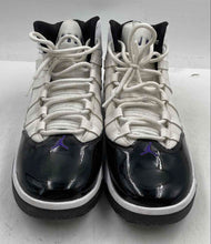 Load image into Gallery viewer, Authentic Nike Boys Air Jordan Max Aura GS White Black Sneaker Shoes Size 7Y
