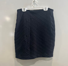 Load image into Gallery viewer, Express Womens Black Side Zip Straight &amp; Pencil Skirt Size 4
