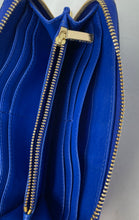 Load image into Gallery viewer, Authentic Tory Burch Womens Blue Inner Pocket Card Holder Zip-Around Wallet Worn
