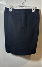 Load image into Gallery viewer, Ann Taylor Loft Womens Black Flat Front Back Zip Straight &amp; Pencil Skirt Size 2

