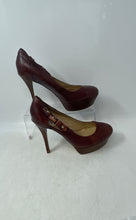 Load image into Gallery viewer, Guess Womens Brown Leather Slip-On Round Toe Stiletto Pump Heels Size 7.5 M
