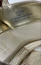 Load image into Gallery viewer, Vince Camuto Womens Runea Gold Open Toe Block Heel Slingback Sandals Size 7M

