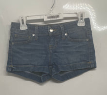 Load image into Gallery viewer, Guess Womens Blue Denim Medium Wash Pockets Regular Fit Hot Pants Shorts Size 25
