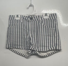 Load image into Gallery viewer, H&amp;M Womens White Blue Striped Denim Stretch Five-Pocket Mom Shorts Size 4
