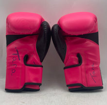 Load image into Gallery viewer, 9ROUND 30 Min Kickbox Fitness Womens Pink Hook &amp; Loop Fastener Boxing Gloves
