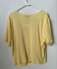 Load image into Gallery viewer, Forever 21 Womens Yellow Ribbed Short Sleeve V-Neck Button Blouse Top Size 3X
