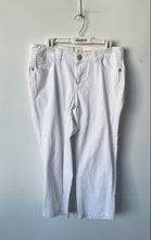 Load image into Gallery viewer, DKNY Womens White Regular Fit Pockets Denim Straight Leg Jeans Size 12
