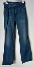 Load image into Gallery viewer, Lucky Brand Womens Blue Denim Dark Wash Stretch Pockets Straight Jeans Size 3/27
