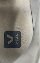Load image into Gallery viewer, Veja Womens Recife White Leather Low Top Hook &amp; Loop Sneaker Shoes Size 10
