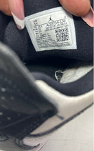 Load image into Gallery viewer, Nike Boys Air Jordan Courtside 23 AQ7734-100 White Black Sneaker Shoes Size 1Y
