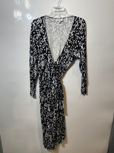 Load image into Gallery viewer, Diane Von Furstenberg Womens Black White Sea Spots Long Sleeve Wrap Dress Sz 1X
