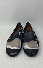 Load image into Gallery viewer, Duke + Dexter Womens Gray Camouflage Print Slip-On Loafers Shoes Size 7
