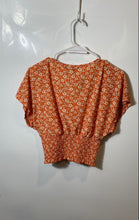 Load image into Gallery viewer, Forever 21 Womens White Orange Floral Short Sleeve Smocked Hem Cropped Top Sz M
