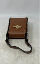 Load image into Gallery viewer, Womens Brown Vera Pelle Bottom Studs Vertical Bee Clasp Top Handle Handbag
