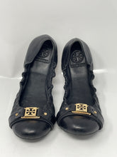 Load image into Gallery viewer, Authentic Tory Burch Womens Black Slip-On Ballet Flats Size 9.5M Damaged

