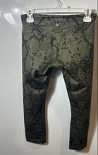 Load image into Gallery viewer, Lululemon Womens Green Snakeskin Print Sports Pull-On Cropped Leggings Size 6
