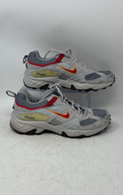 Load image into Gallery viewer, Nike Womens Air Gray Low Top Lace-Up Running Sneaker Shoes Size 10
