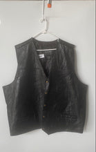 Load image into Gallery viewer, Navarre Leather Company Mens Black Sleeveless Front Snap Biker Vest Size 5X
