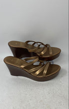 Load image into Gallery viewer, Italian Shoemakers Womens Gold-Tone Open Toe Wedge Heel Strappy Sandals Size 9M
