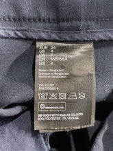 Load image into Gallery viewer, H&amp;M Womens Black Flat Front Slash Pockets Chino Shorts Size 4
