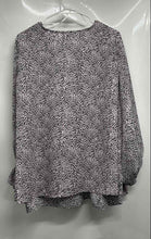 Load image into Gallery viewer, Vince Camuto Womens Black White Cheetah Print Long Sleeve Blouse Top Size 3X
