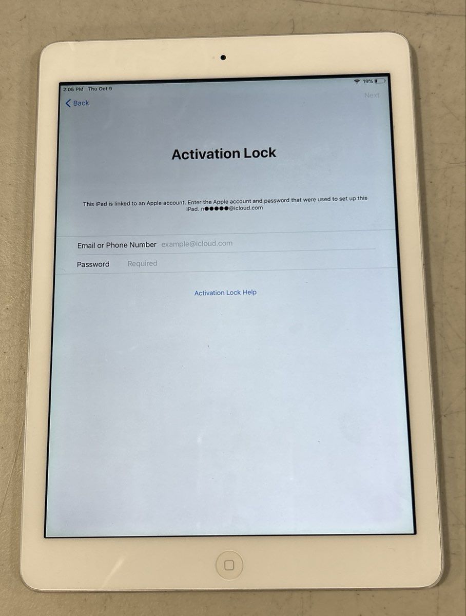 Apple iPad Air Model A1474 Silver 9.7 Inch Display Tablet Powers On For Parts
