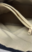 Load image into Gallery viewer, Vera Pelle Womens Black Leather Inner Pocket Detachable Strap Crossbody Bag
